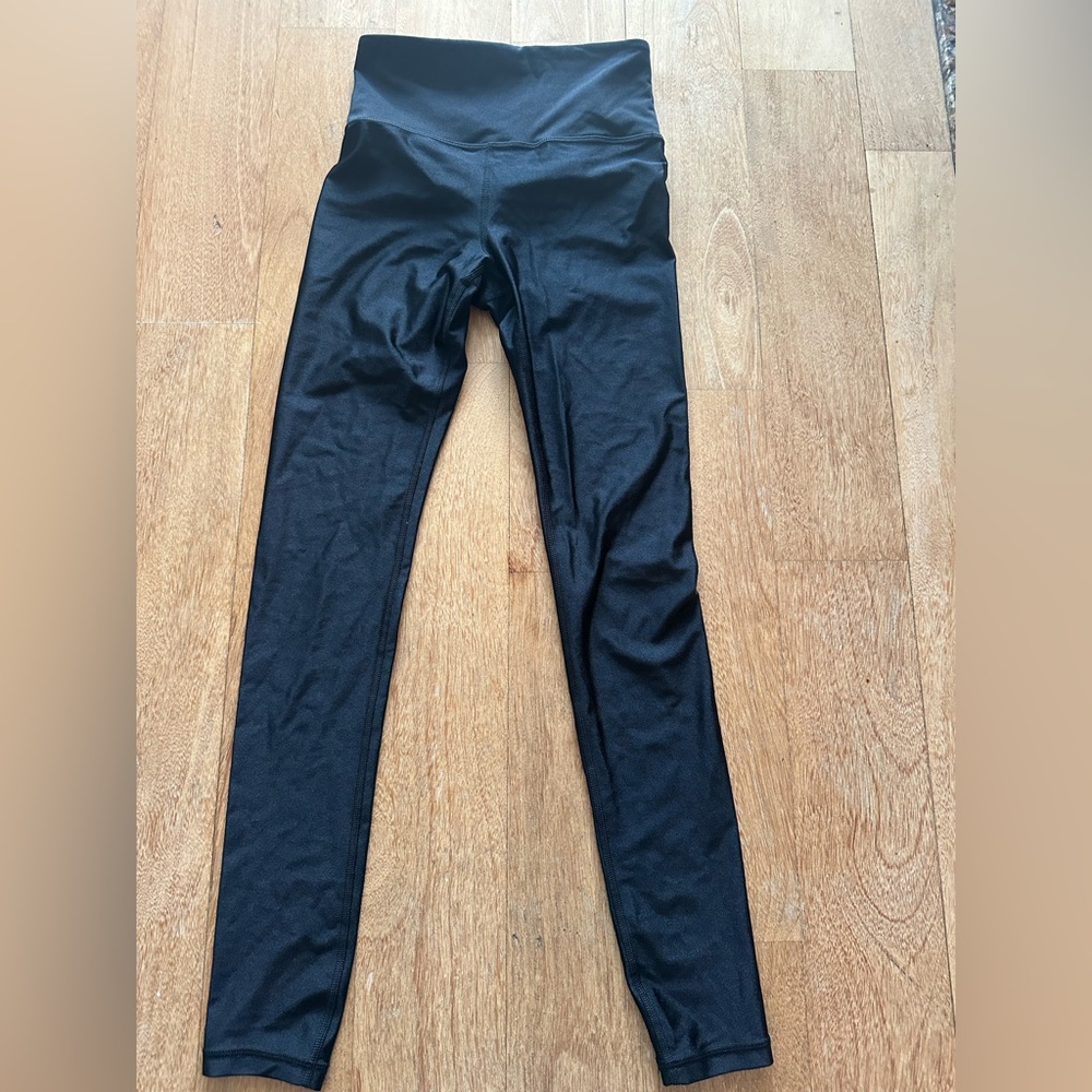 Shiny black leggings